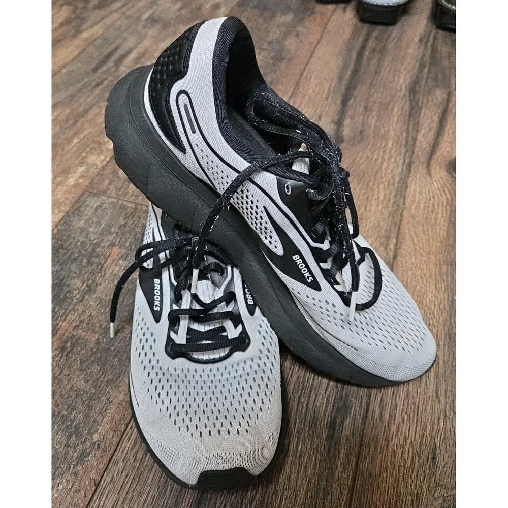 Brooks Men's Trace 2 Neutral Running Shoe White And Black Size 9.5 D EUR 43